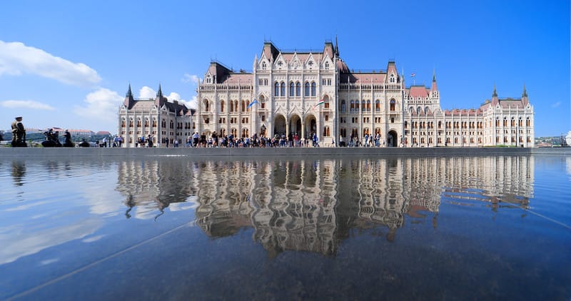 Hungary trả lại Ukraine 35 triệu euro, 40 triệu USD và 9 kg vàng bị tịch thu