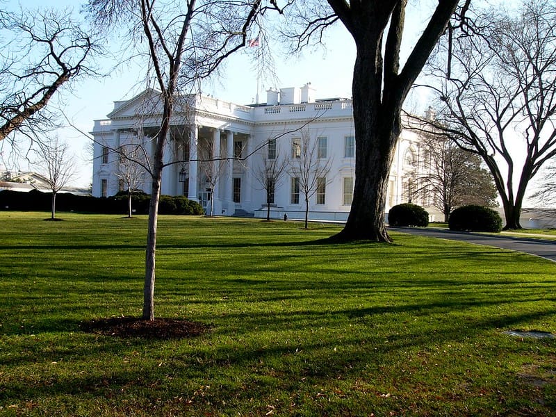 Mỹ và Iran đạt thỏa thuận ngừng bắn 60 ngày, chờ Trump phê duyệt