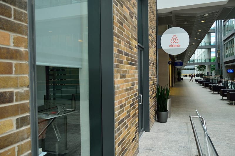 Airbnb lãi ròng 816 triệu USD, cổ phiếu vọt 11% sau báo cáo quý II