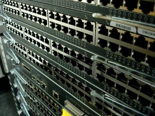 Iran cáo buộc Mỹ dùng backdoor tấn công thiết bị mạng