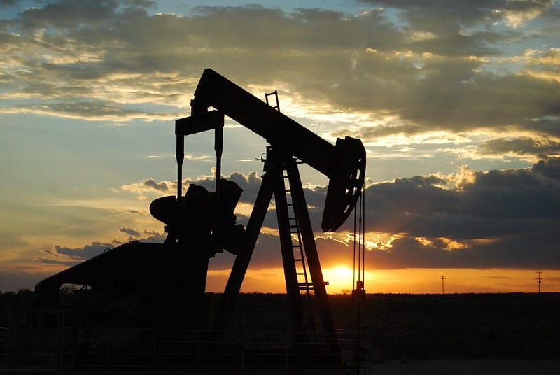 Dầu Brent Rơi Xuống Dưới 80 USD, Mở Cơ Hội Hạ Nhiệt Cho Fed