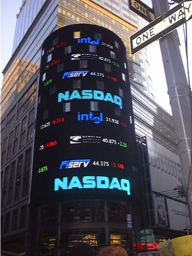 S&P 500 lập kỷ lục chuỗi 9 tuần tăng liên tiếp, dòng tiền đổ vào công nghệ