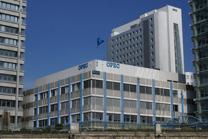 OPEC+ tăng sản lượng thêm 188.000 thùng/ngày từ tháng 9/2026