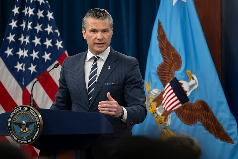 Ông Trump chất vấn Hegseth tại Camp David vì Mỹ cạn vũ khí
