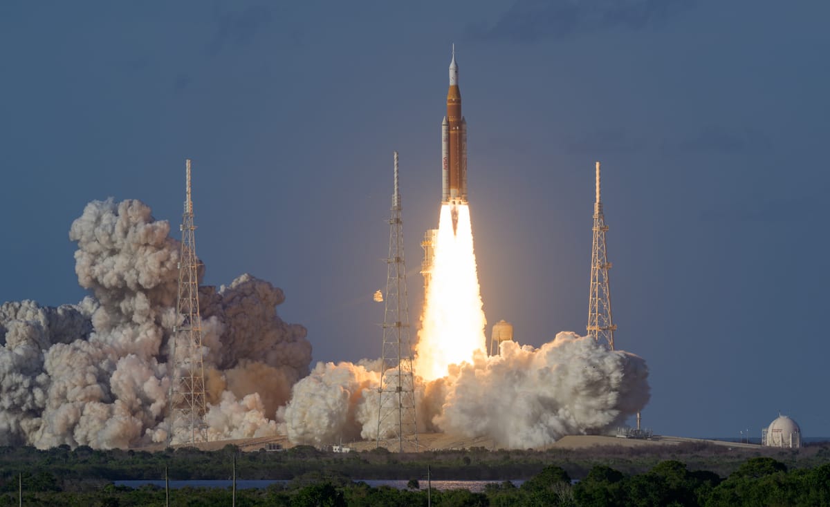 NASA phóng tàu đưa phi hành gia lên Mặt Trăng sau 53 năm