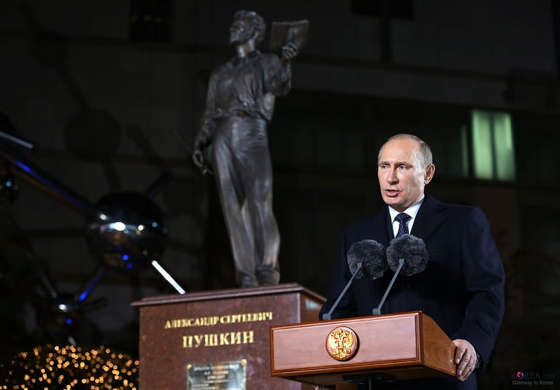 Tỷ lệ ủng hộ ông Putin lao dốc, Nga thừa nhận khó khăn kinh tế
