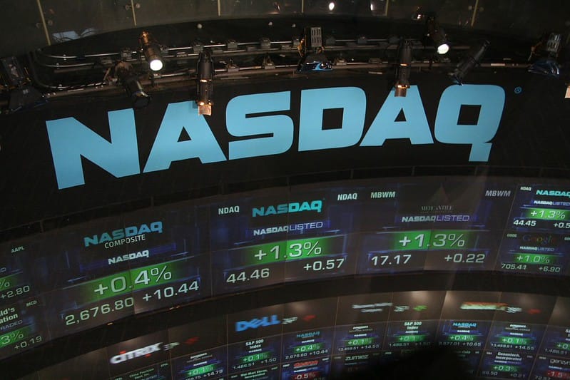 S&P 500 tăng phiên thứ hai liên tiếp, báo cáo việc làm mạnh bất ngờ kéo Nasdaq lên gần 1%