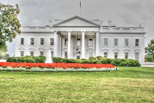Tổng thống Trump hủy không kích Iran, tuyên bố thỏa thuận hòa bình sắp được ký