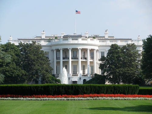 Tổng thống Trump bác đề xuất Iran, tuyên bố lệnh ngừng bắn "đang hấp hối"