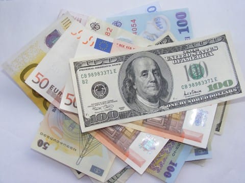 USD suy yếu khi đồng minh Mỹ đẩy mạnh phi đô la hóa, tỷ trọng dự trữ chạm đáy 25 năm