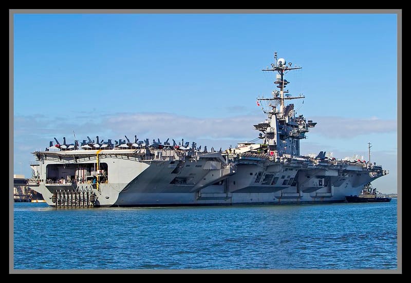 Tàu sân bay Mỹ USS George Washington cập cảng Đà Nẵng