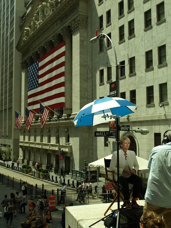 S&P 500 lập đỉnh mới khi lợi nhuận doanh nghiệp Mỹ tăng vọt 31%