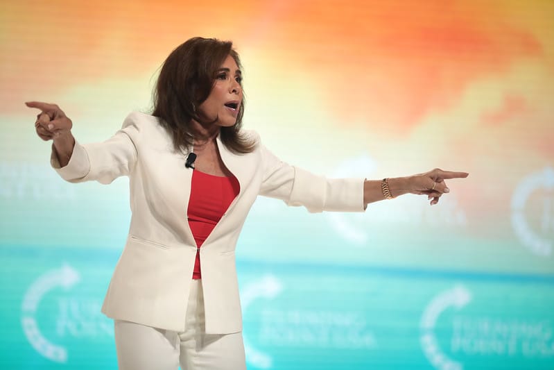 Bà Pirro tiết lộ hồ phản chiếu ở Washington hư hại vì lỗi thi công