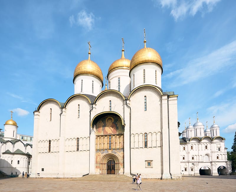 Drone Ukraine tấn công nhà máy lọc dầu lớn nhất Moskva, cách Điện Kremlin chỉ 15 km