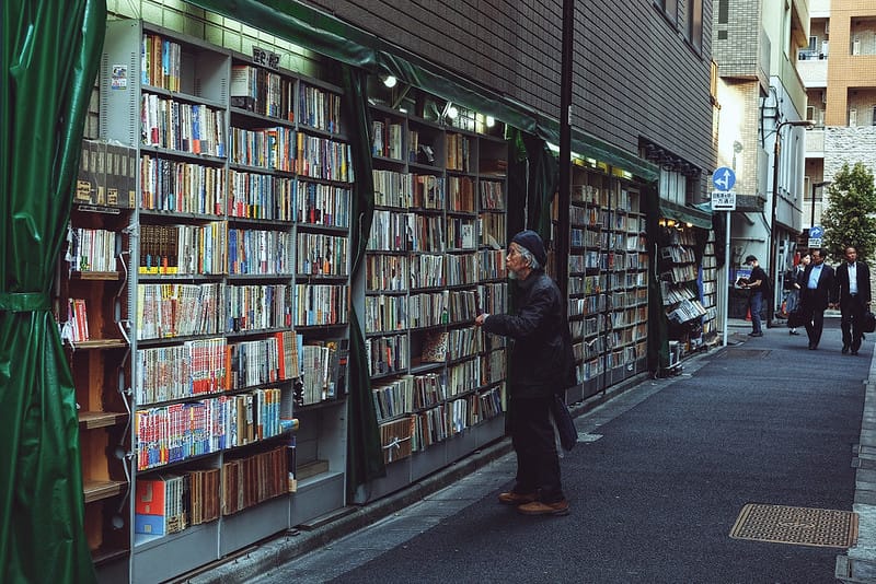 Fan Nhật Bản xếp hàng nửa đêm đón tiểu thuyết mới của Murakami