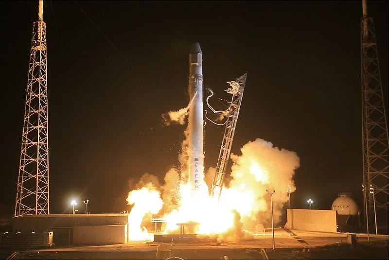 SpaceX giảm hơn 3% sau cú bốc hơi 400 tỷ USD vốn hóa