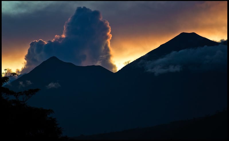 1.700 người Guatemala sơ tán khẩn vì núi lửa Fuego phun trào