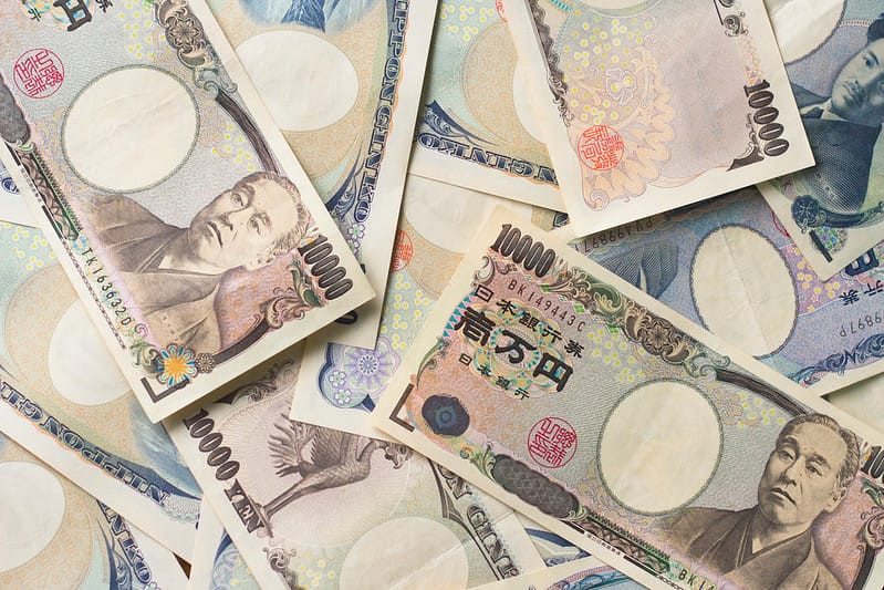 Yen lao dốc xuống 163,24 đổi 1 USD, thấp nhất 40 năm