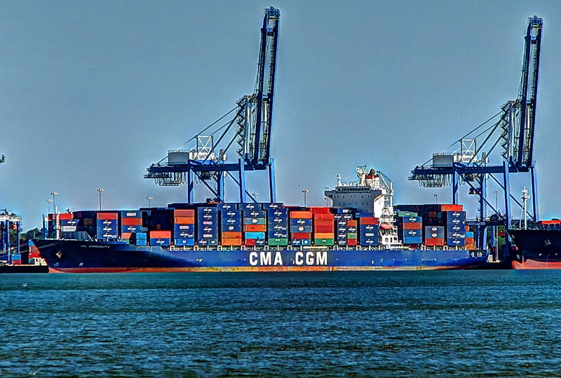 Xuất khẩu Trung Quốc vọt 23,9% trong tháng 7 nhờ cơn sốt AI toàn cầu