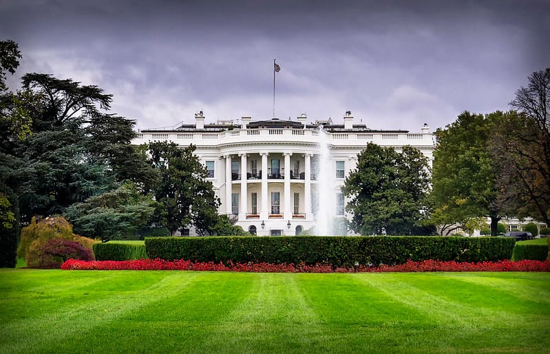 Ứng dụng White House chứa mã theo dõi GPS, bảo mật kém