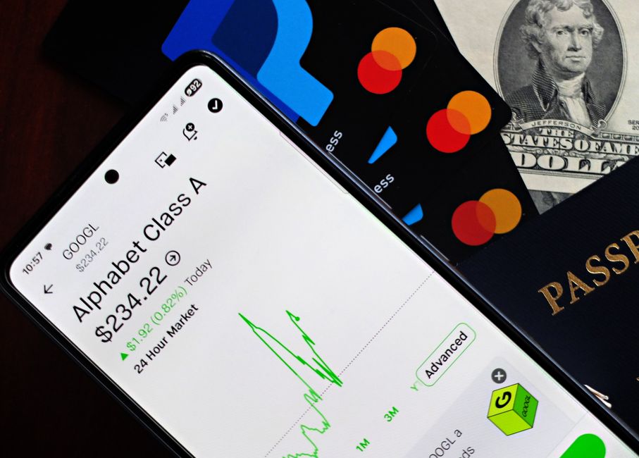 Alphabet lao dốc 12%, Phố Wall đồng loạt giảm điểm