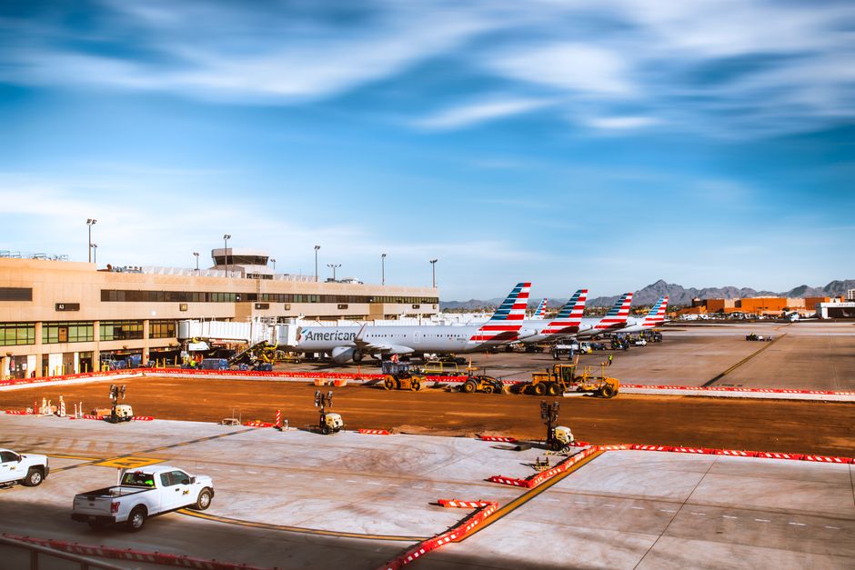 American Airlines (AAL) dự báo lỗ 1-1,60 USD/CP năm 2026, cổ phiếu giảm 4%