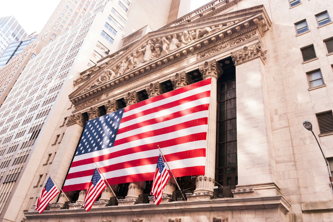 American Express cắt 5% nhân sự, cổ phiếu AXP giảm 3,5% dù lợi nhuận vượt dự báo