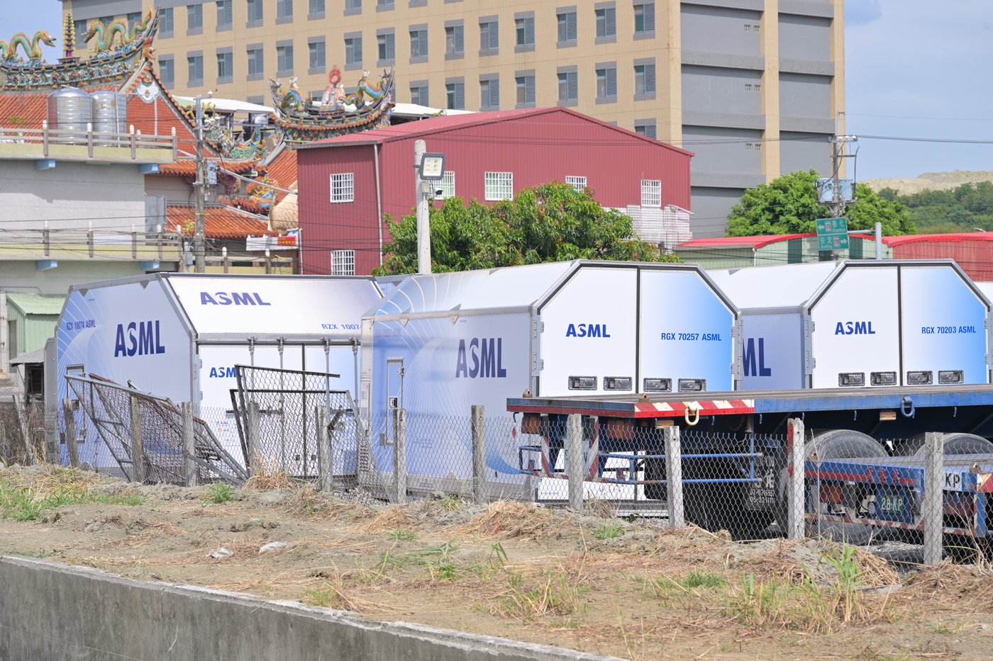 ASML (ASML) nhận hỏi mua đơn hàng 2029-2030, lợi nhuận quý 3 vượt 21%