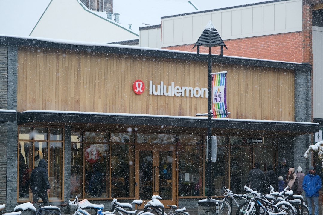 Lululemon (LULU), Under Armour, BJ's cắt giảm 15-25% SKU để bảo vệ lợi nhuận