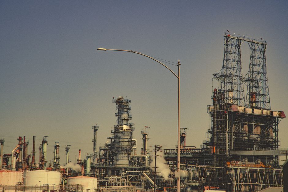 Bão Isaias đóng 63% sản lượng dầu vịnh Mexico, Chevron (CVX) bị đe dọa
