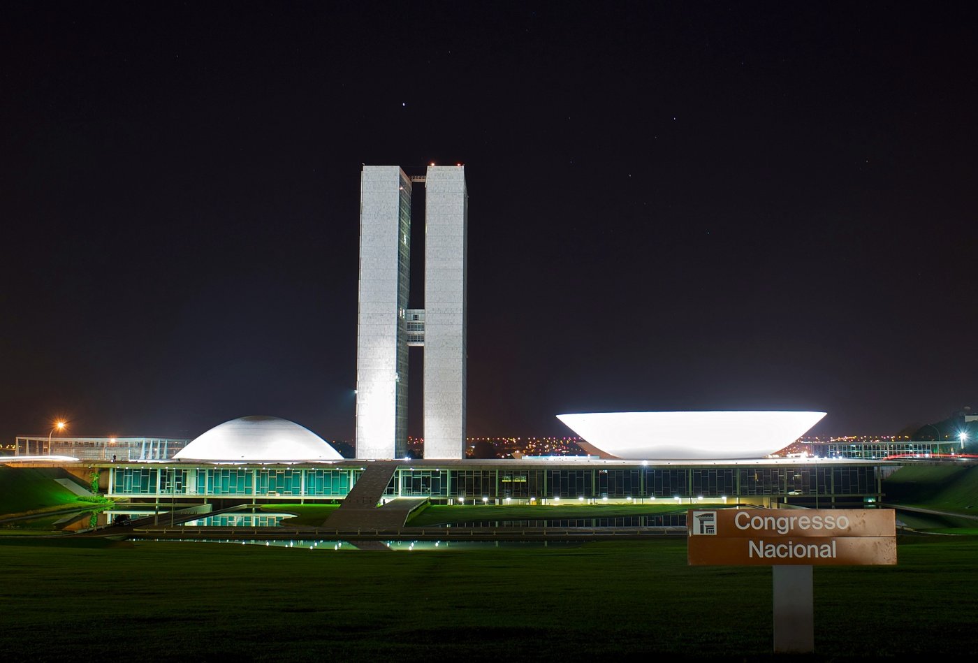 Bầu cử Brazil: Bolsonaro dẫn Lula, hai ông đối đầu vòng hai