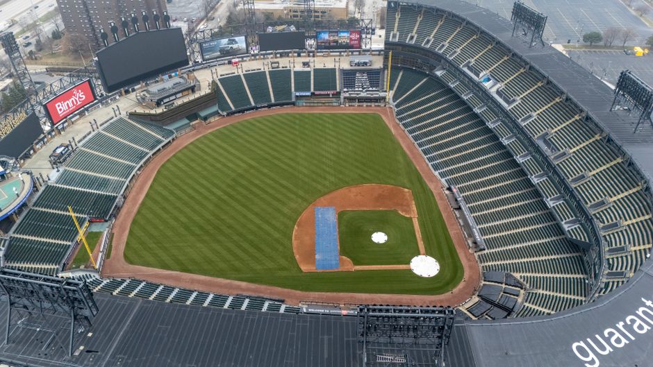 Brewers thắng Rays 3-2 ở trận mở màn World Series