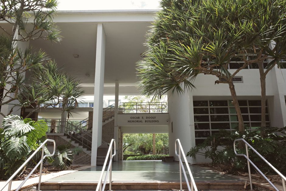 Đại học Hawaii đề xuất tăng học phí sau hai năm đóng băng