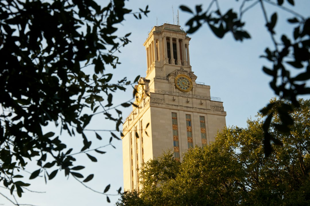 Đại học Texas lập University College, bổ nhiệm hiệu trưởng khoa sáng lập