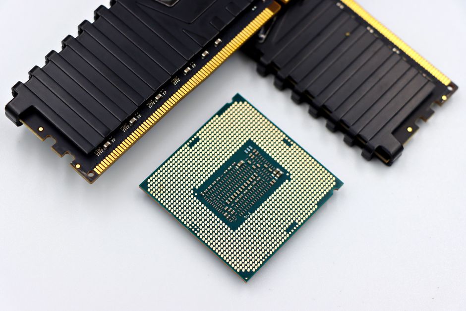 Intel và AMD hồi sinh RAM DDR4 khi giá DDR5 tăng vọt