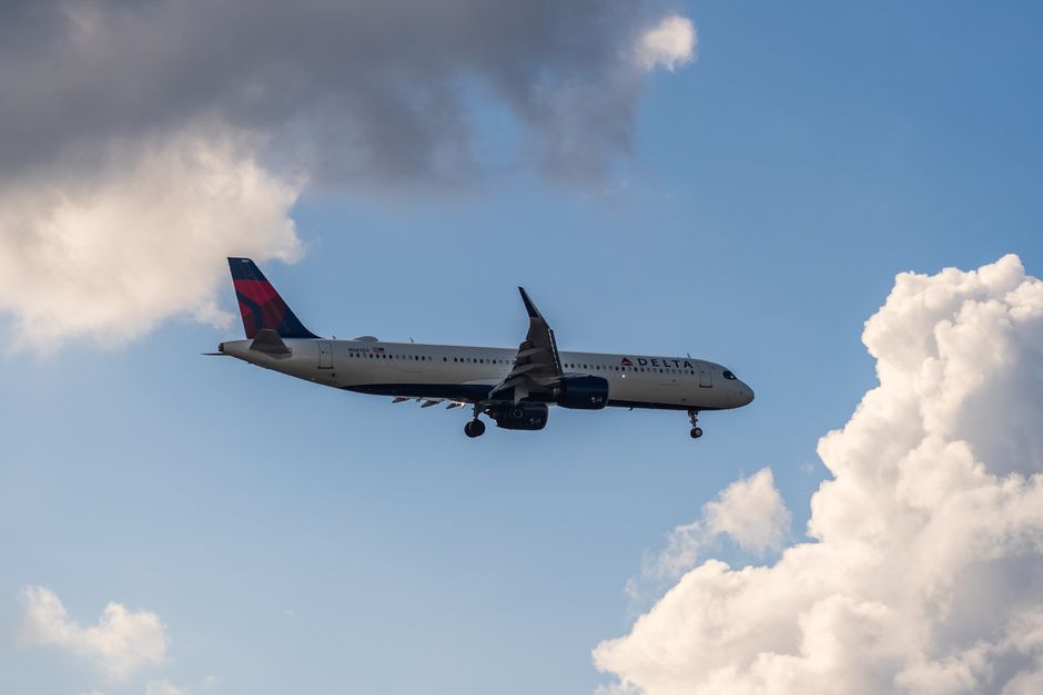 Delta (DAL) giữ kế hoạch bay Atlanta-Riyadh sau cảnh báo của FAA