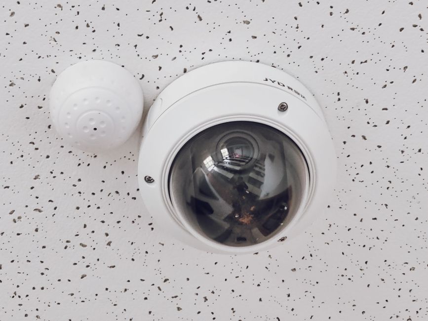 ESauron: Phát hiện camera quay lén từ xa 20 mét nhờ bức xạ bộ nhớ