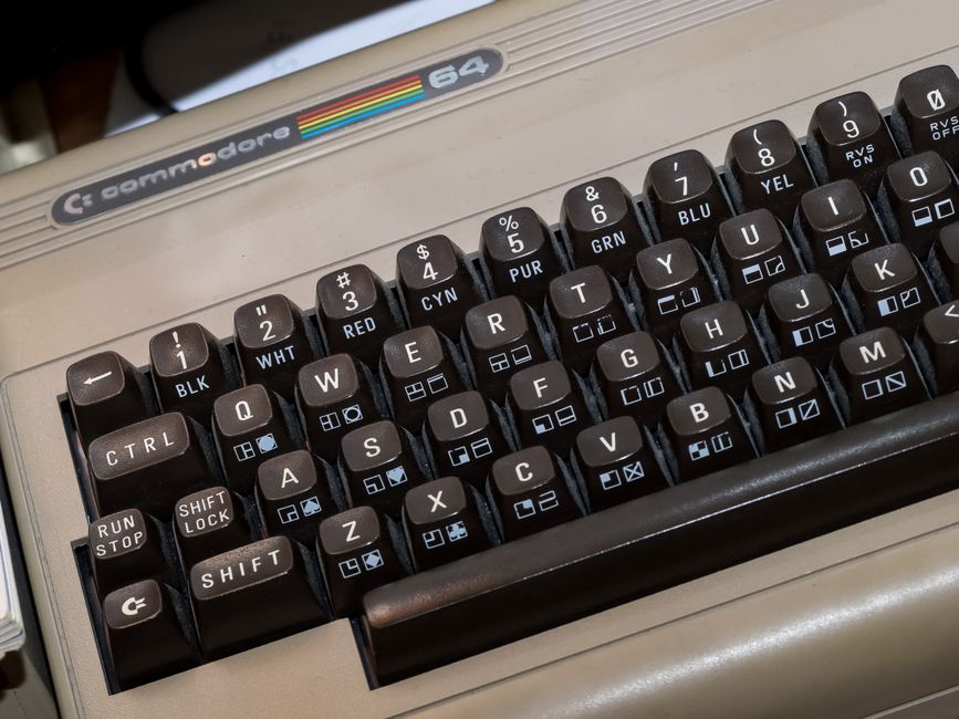 Font C64 Keyboard tái tạo phím bàn phím Commodore 64 cổ điển
