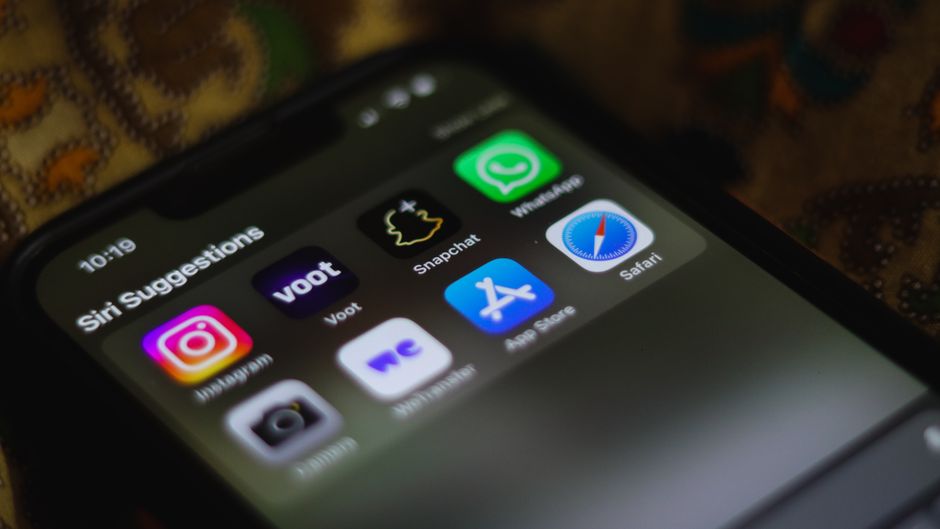 Meta bị tố ưu ái ứng viên Bolsonaro trên WhatsApp, Instagram