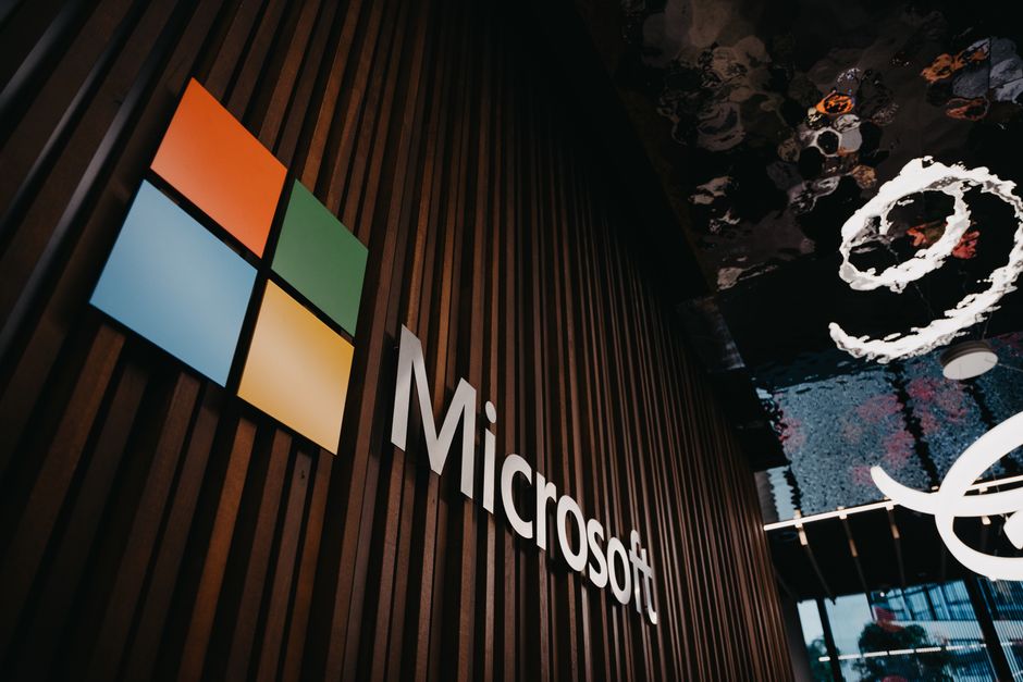 Microsoft (MSFT): Giám đốc LinkedIn Roslansky rời công ty cuối năm 2026