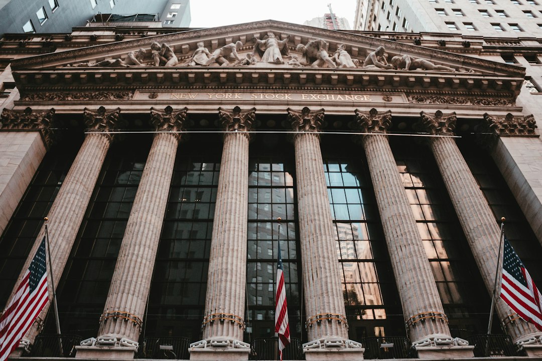 Nasdaq lập kỷ lục, chỉ số chip vọt 3,1% khi bớt lo Fed tăng lãi suất