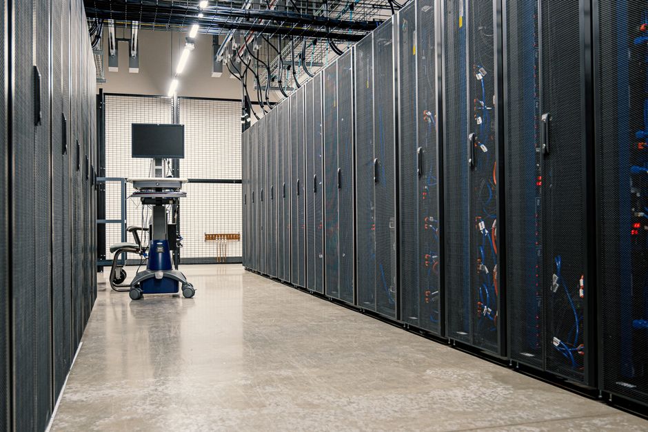 Nvidia (NVDA) đưa 7 rack Vera Rubin vào container, giao từ đầu 2027