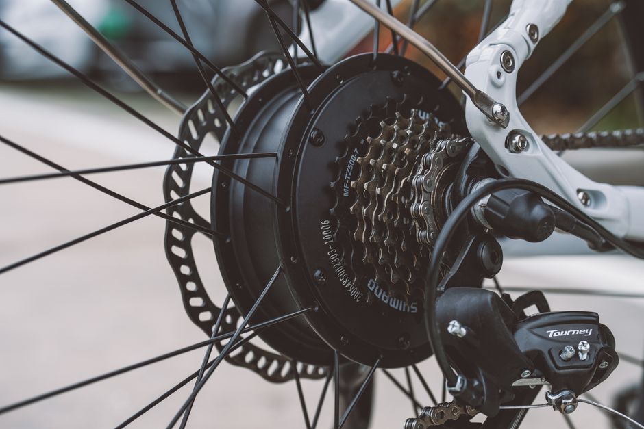 ASUS Oxiis E250G1: biến xe đạp thường thành e-bike thông minh