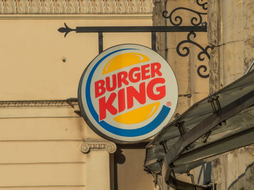 Restaurant Brands (QSR) tăng 6%: Burger King bán 200 nhà hàng cho franchisee