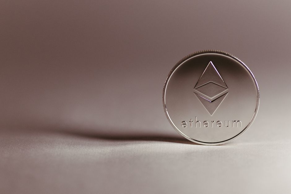 Quỹ ETF crypto mất 610,7 triệu USD, dòng rút Ethereum vượt Bitcoin