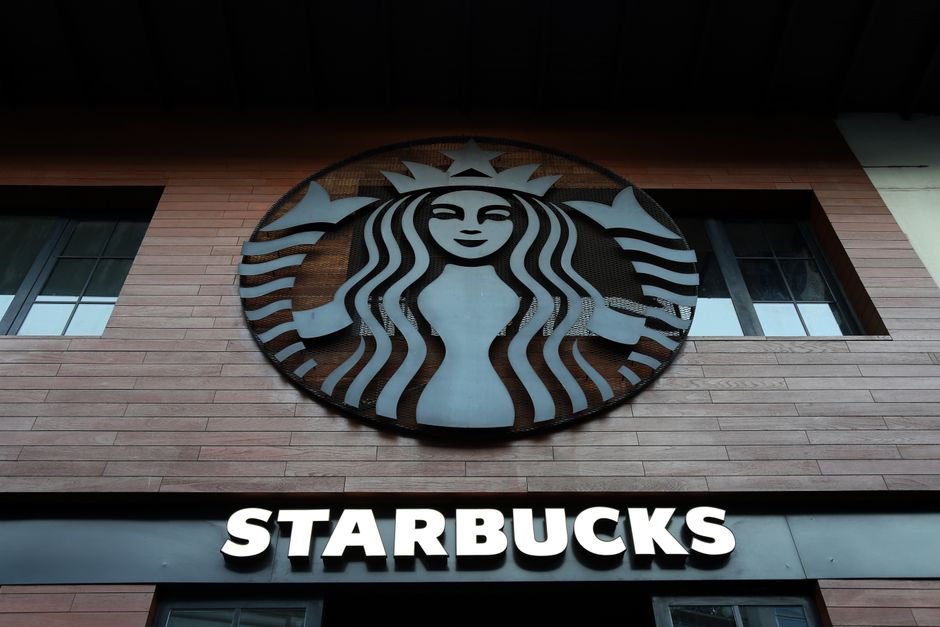 Starbucks (SBUX) tăng 12% năm nay, chuyên gia đề xuất bán strangle