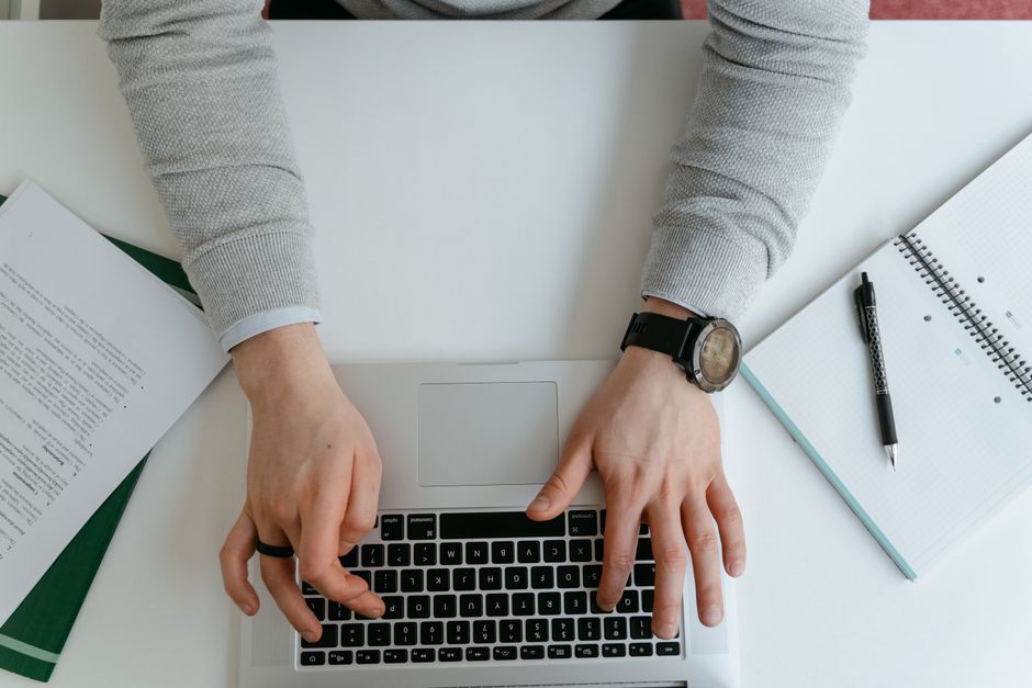 Nhà phát triển trả 25 euro mỗi giờ để người thật kiểm tra README
