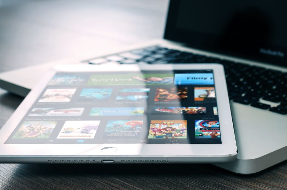 Tự host Jellyfin thay Netflix: một kỹ sư dựng nhà số riêng