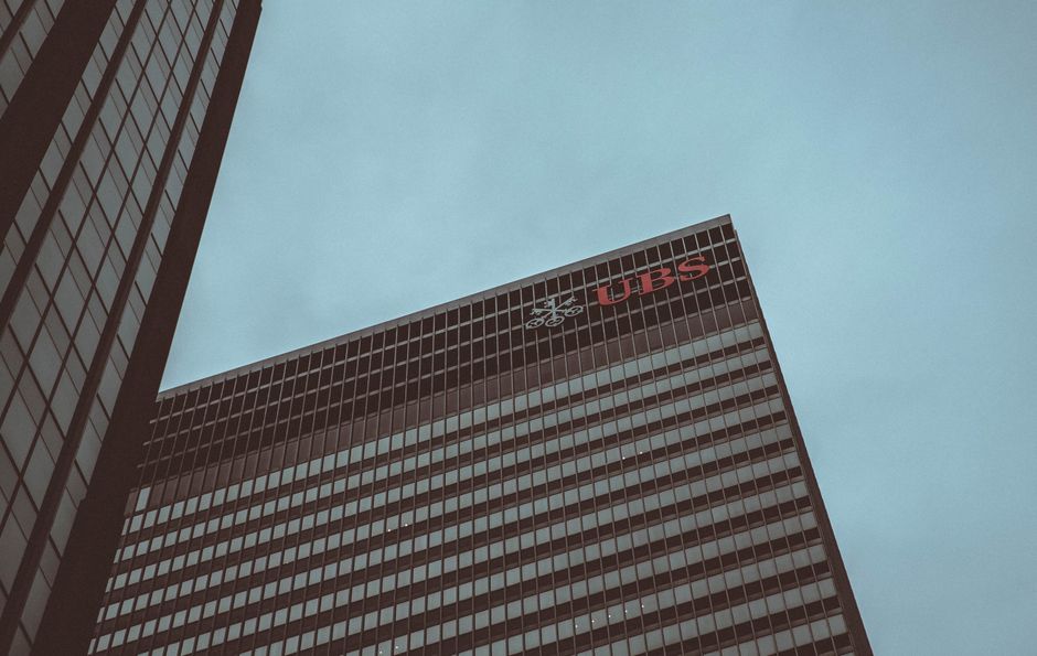 CEO UBS: Pháp cần biện pháp mạnh, lợi suất OAT 10 năm vọt lên 4,77%